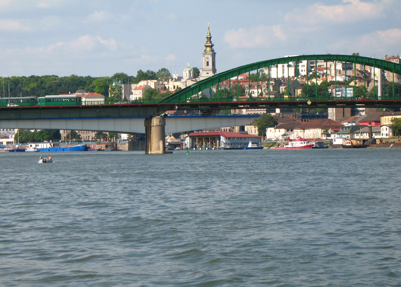 Tramvajski most sa Brankovim mostom u pozadini